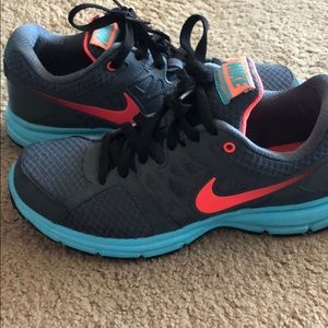 Nike relentless2 athletic shoe size 8,